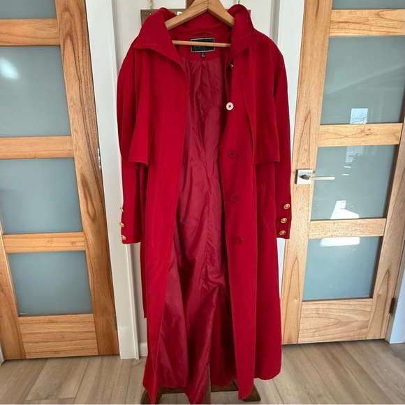 Gallery Women’s Soft Long Trench Coat Belted Red Gold-tone Buttons Size 8 EUC - Picture 4 of 14